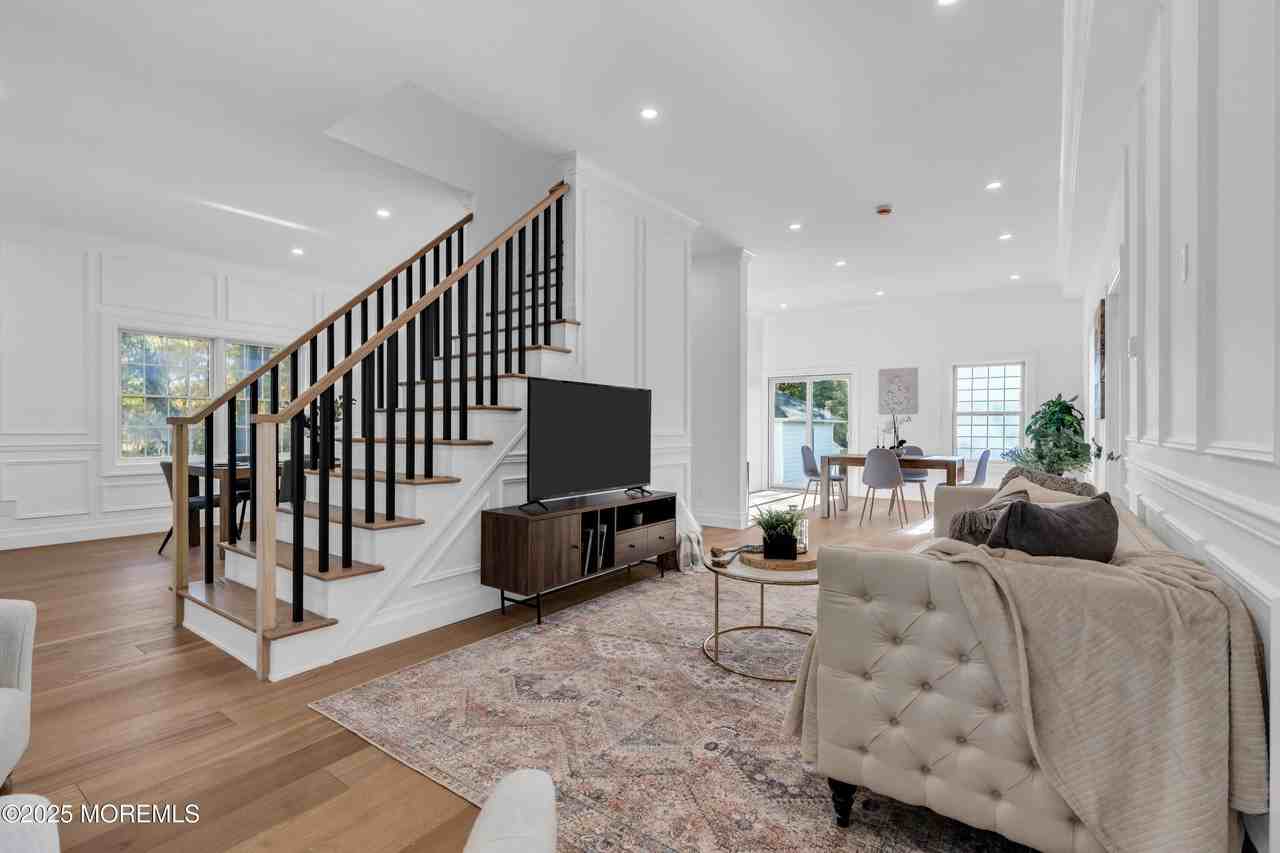 340 River Rd - Photo 5 of 31