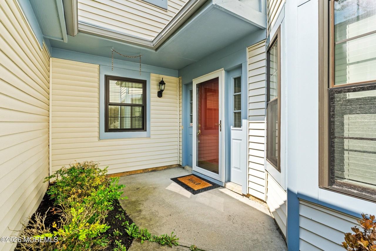 39 Gimbel Pl - Photo 4 of 27