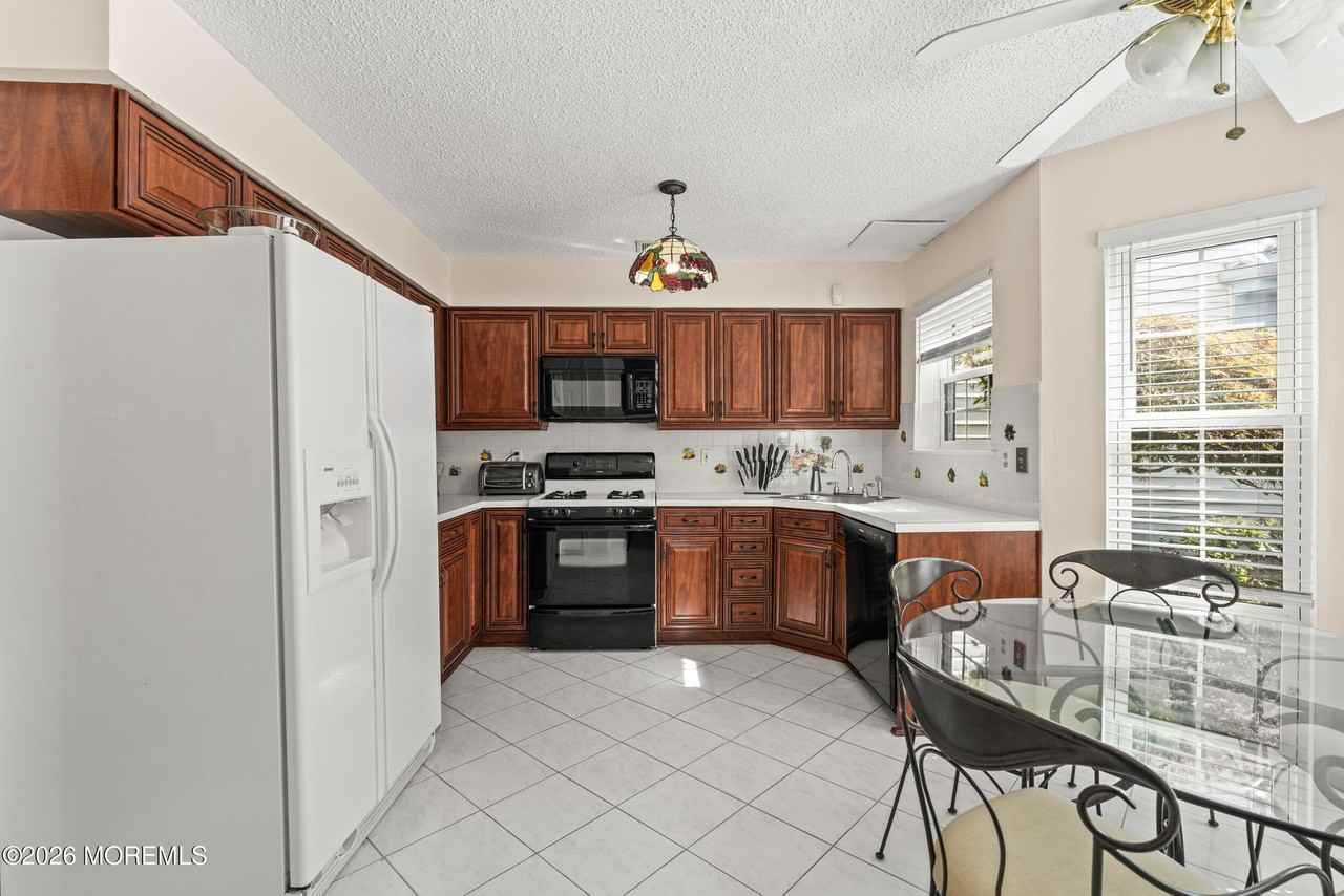 39 Gimbel Pl - Photo 6 of 27