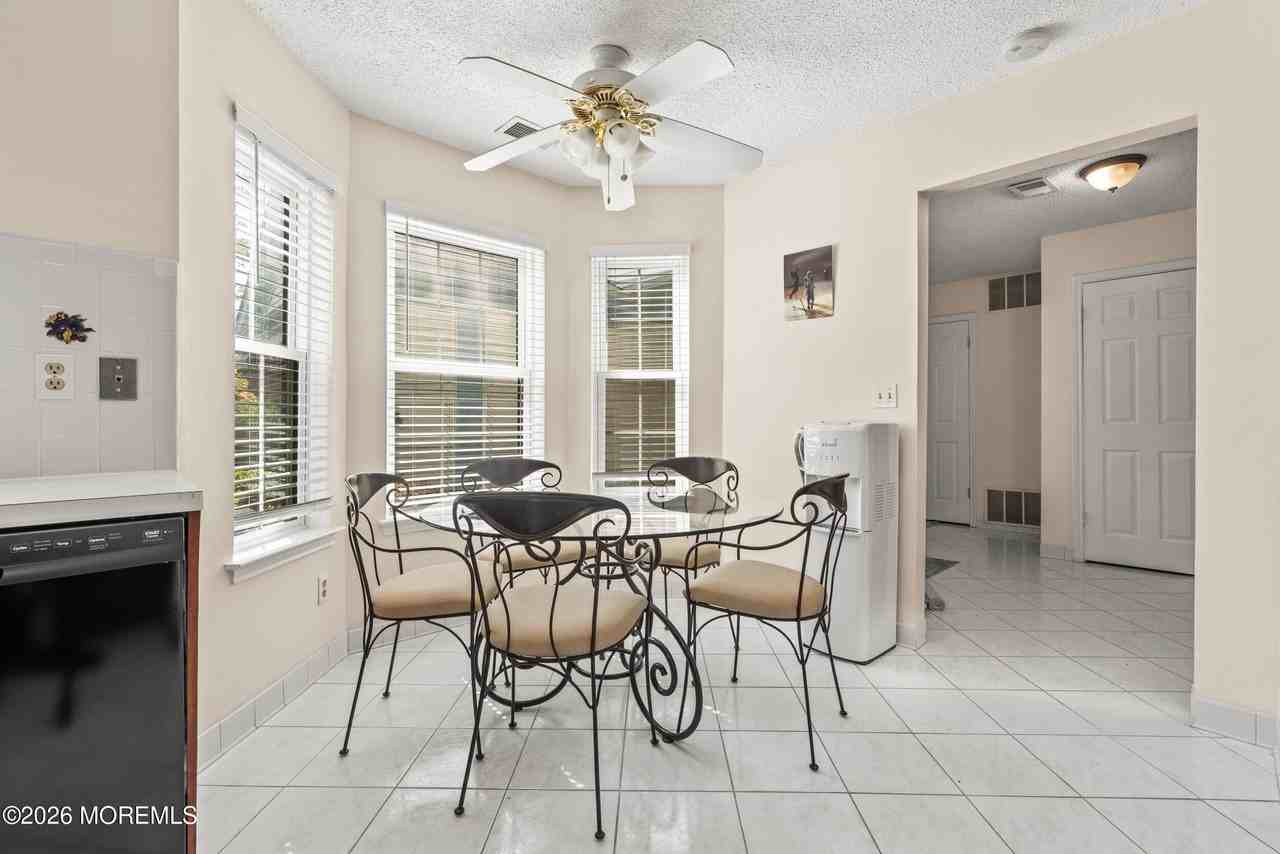 39 Gimbel Pl - Photo 7 of 27