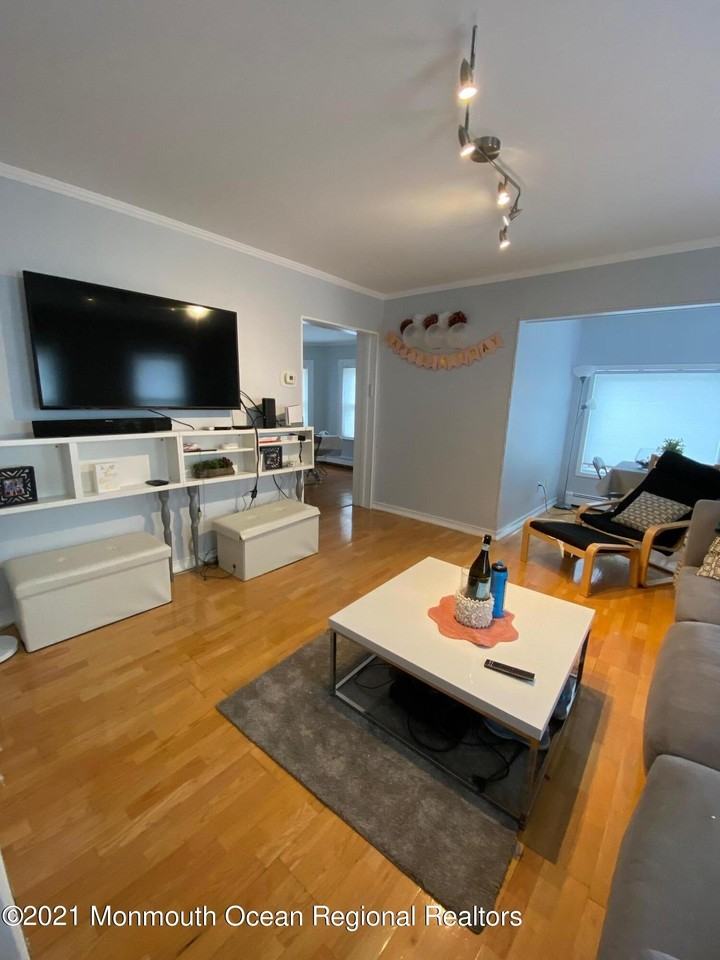 80 Monmouth Rd - Photo 2 of 11