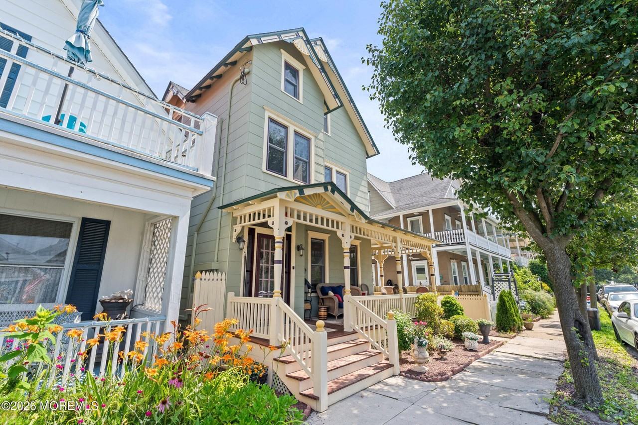 75 Webb Ave Uppr Unit-Weekly - Photo 3 of 41