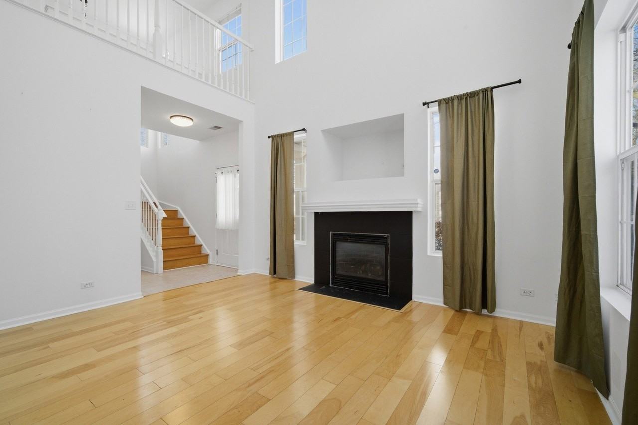 1929 Golden Gate Ln - Photo 4 of 23