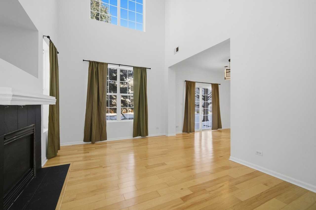 1929 Golden Gate Ln - Photo 5 of 23