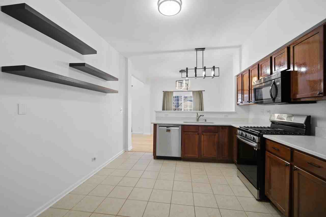 1929 Golden Gate Ln - Photo 6 of 23