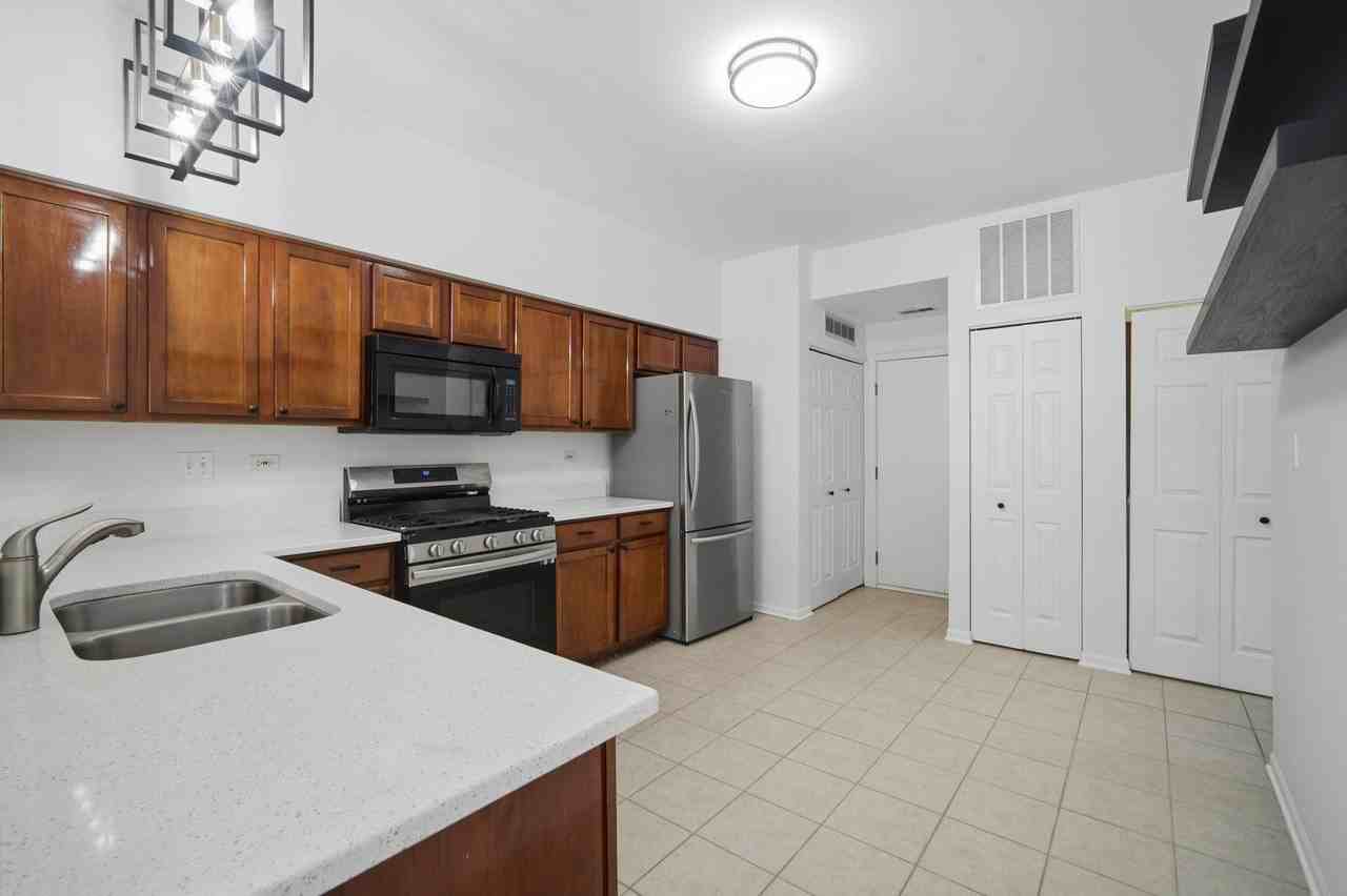 1929 Golden Gate Ln - Photo 7 of 23