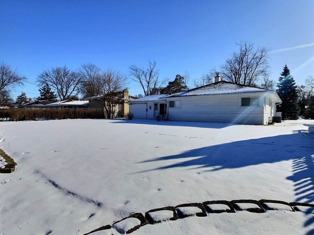 2946 Knollwood Ln - Photo 6 of 26