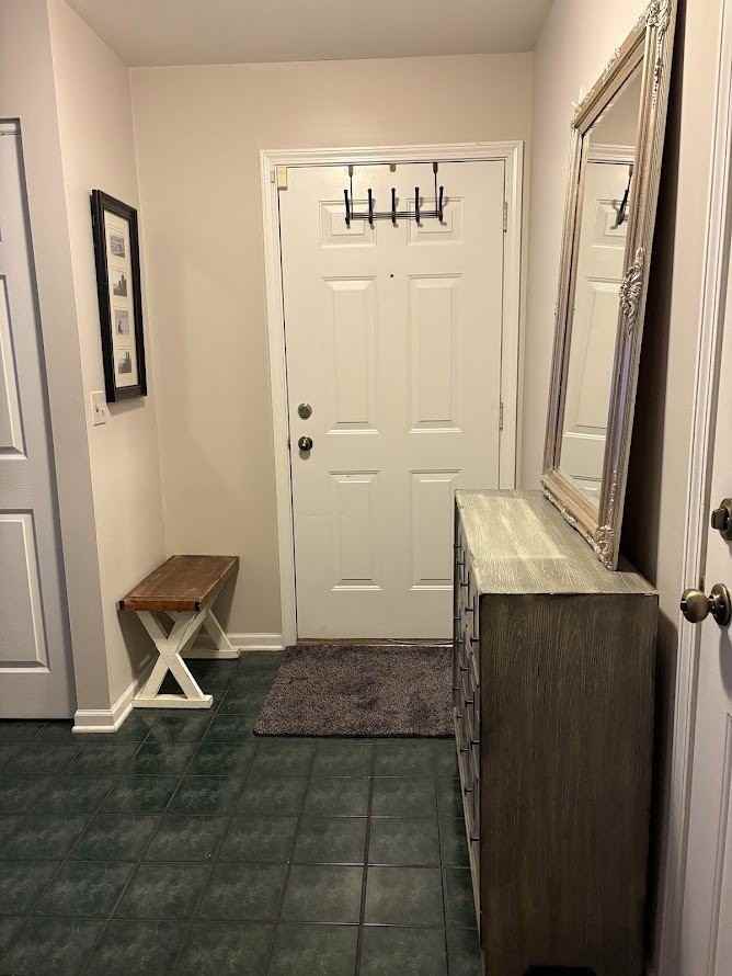 1267 Derby Ln - Photo 2 of 18