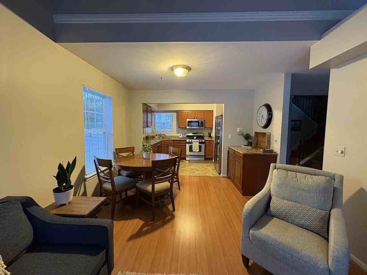 1267 Derby Ln - Photo 3 of 18