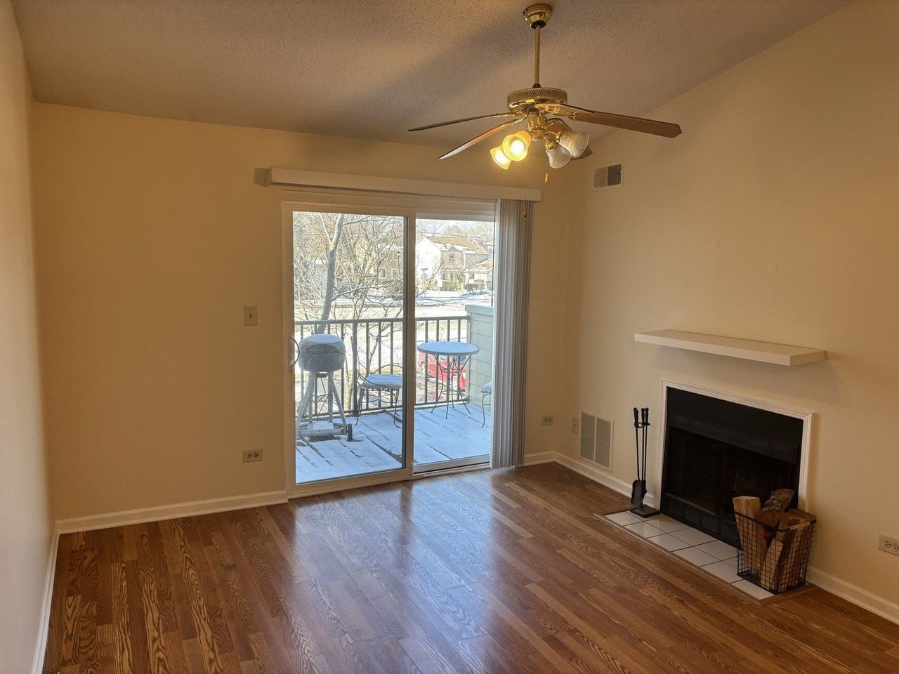 1905 N Hicks Rd Apt 205 #205 - Photo 2 of 10