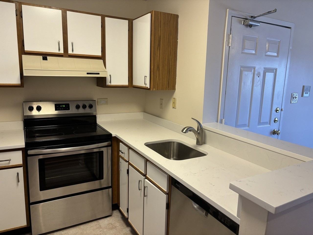 1905 N Hicks Rd Apt 205 #205 - Photo 4 of 10