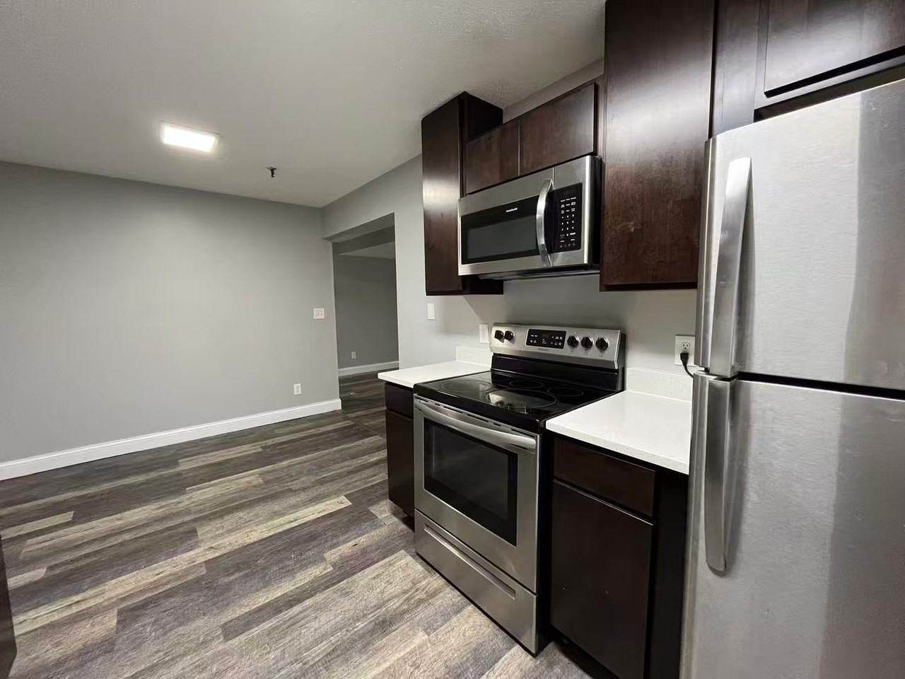 1360 Brook St Apt D #D - Photo 4 of 16