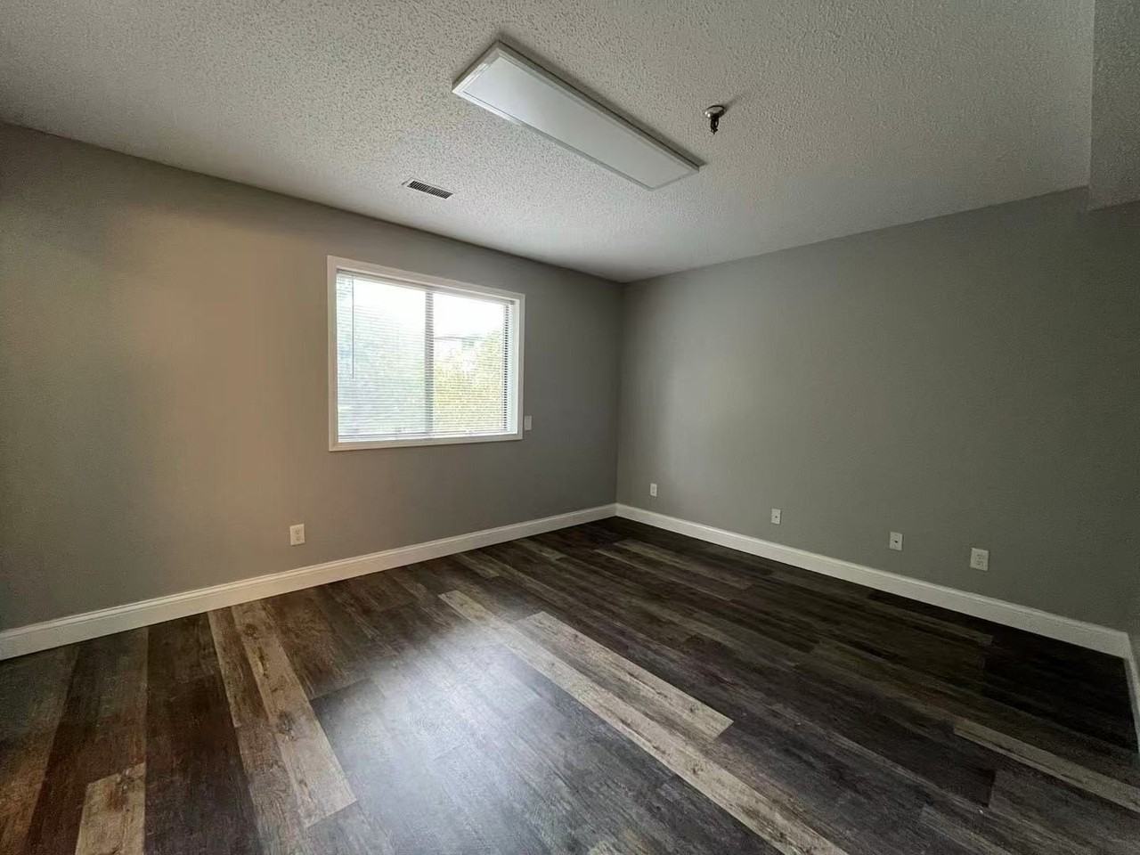 1360 Brook St Apt D #D - Photo 7 of 16