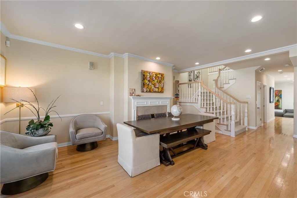 336 10th St - Photo 5 of 33