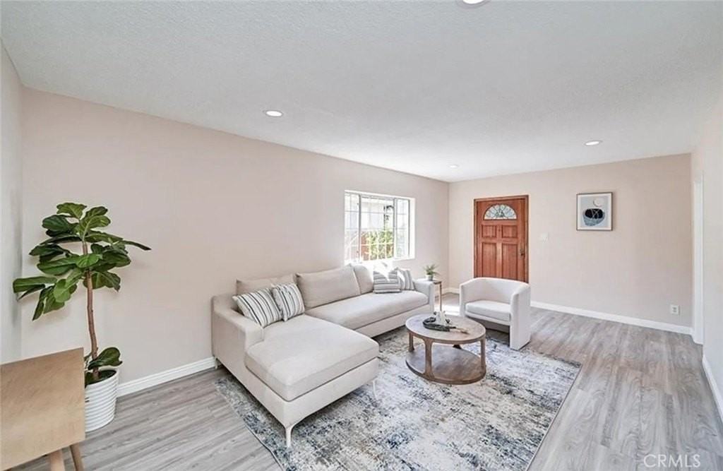 867 W 24th St - Photo 3 of 15