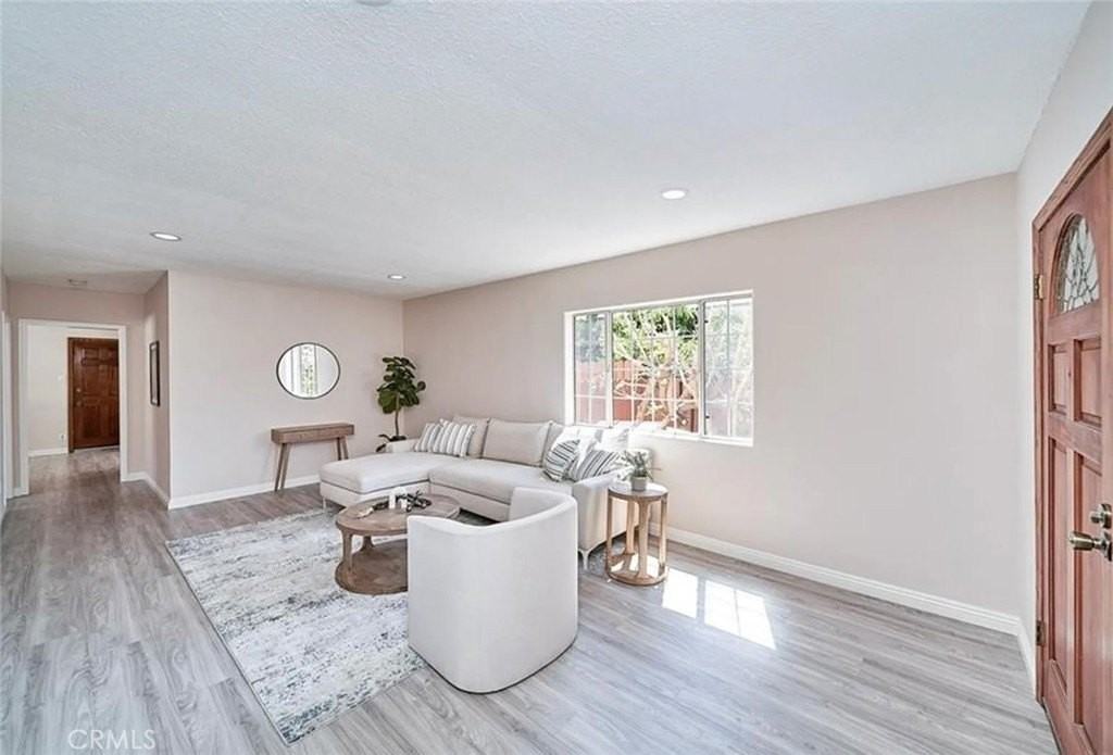 867 W 24th St - Photo 4 of 15