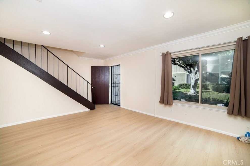 3868 Chelsea Dr - Photo 4 of 23