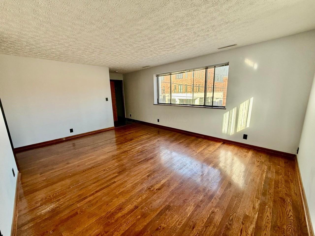 293 E Whittier St #1 - Photo 4 of 18