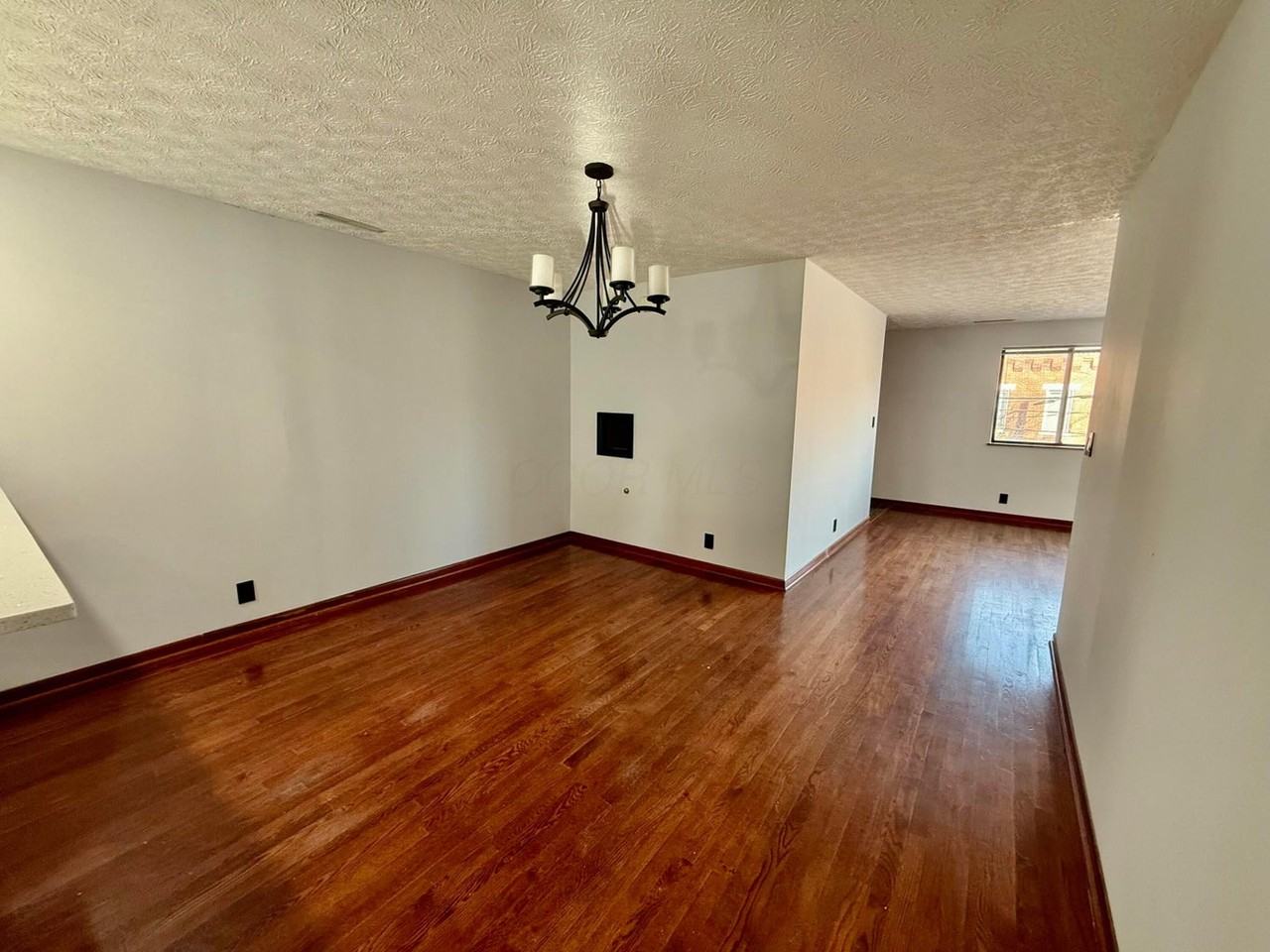 293 E Whittier St #1 - Photo 5 of 18