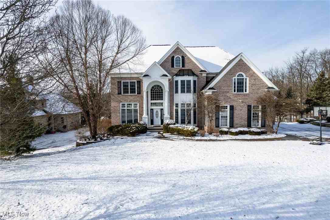 4025 Meadowvale Ct - Photo 2 of 49