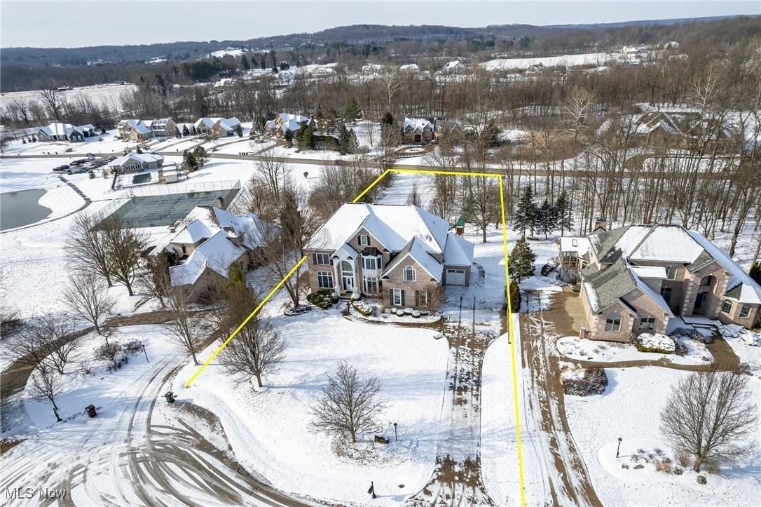 4025 Meadowvale Ct - Photo 3 of 49