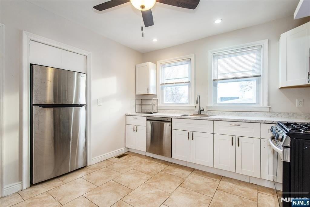 47 Lincoln Ave - Photo 5 of 22