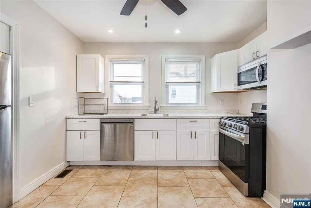 47 Lincoln Ave - Photo 6 of 22