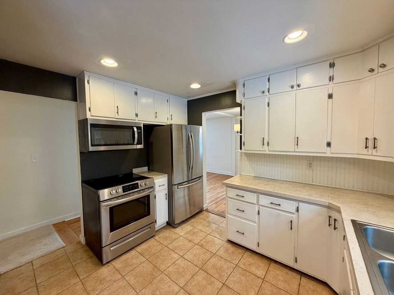 130 Marguerite St - Photo 2 of 30