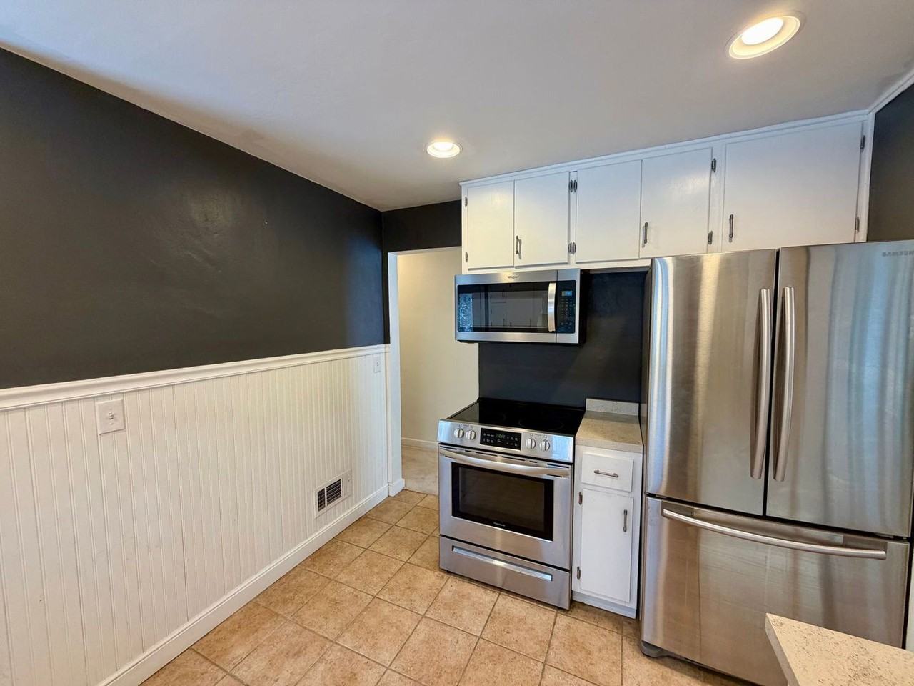 130 Marguerite St - Photo 3 of 30