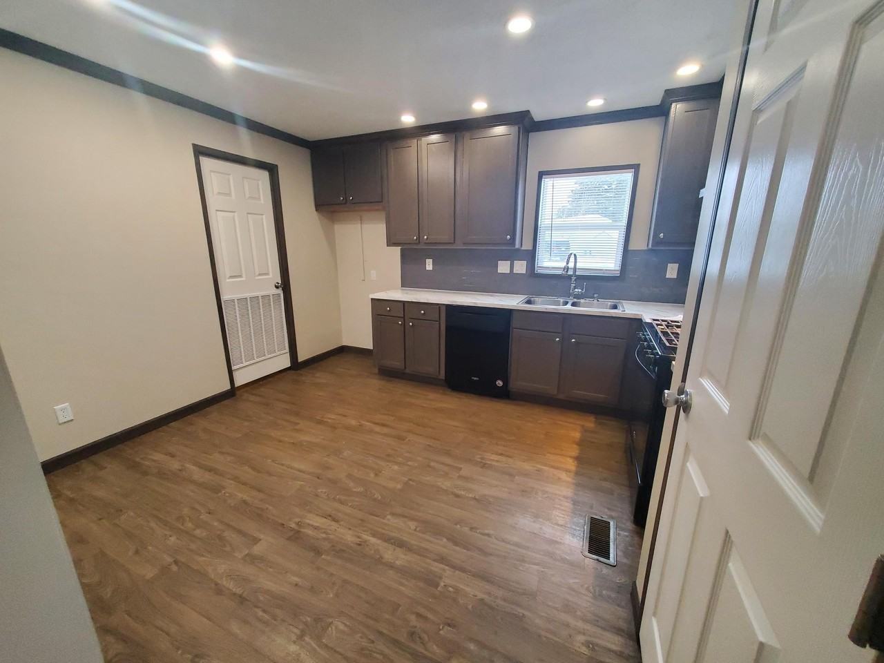 8 Mockingbird Dr #198 - Photo 7 of 20