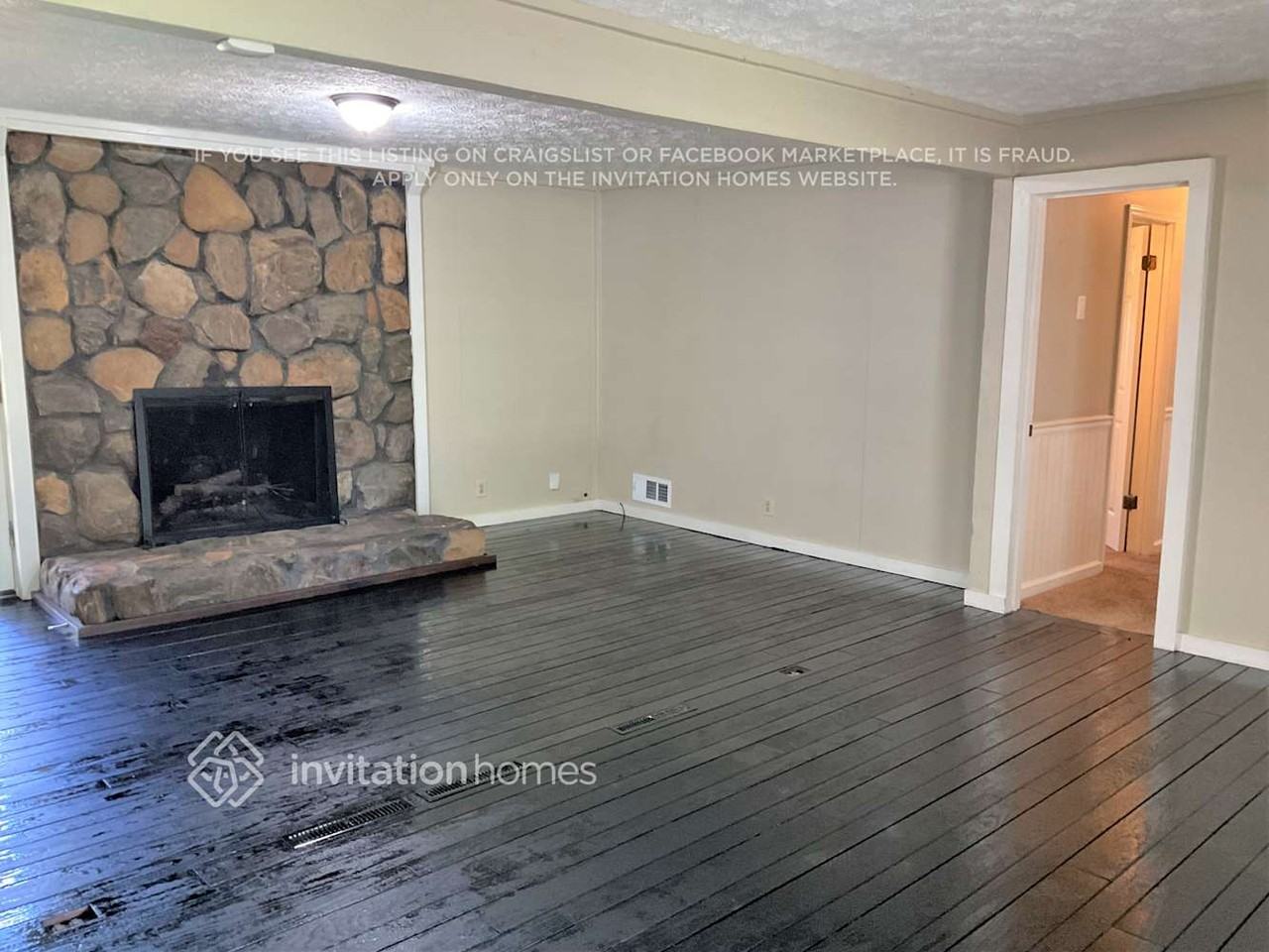 2395 Springdale Dr - Photo 3 of 11