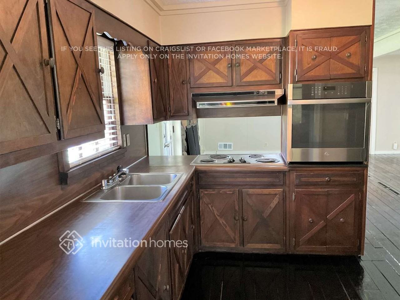 2395 Springdale Dr - Photo 4 of 11