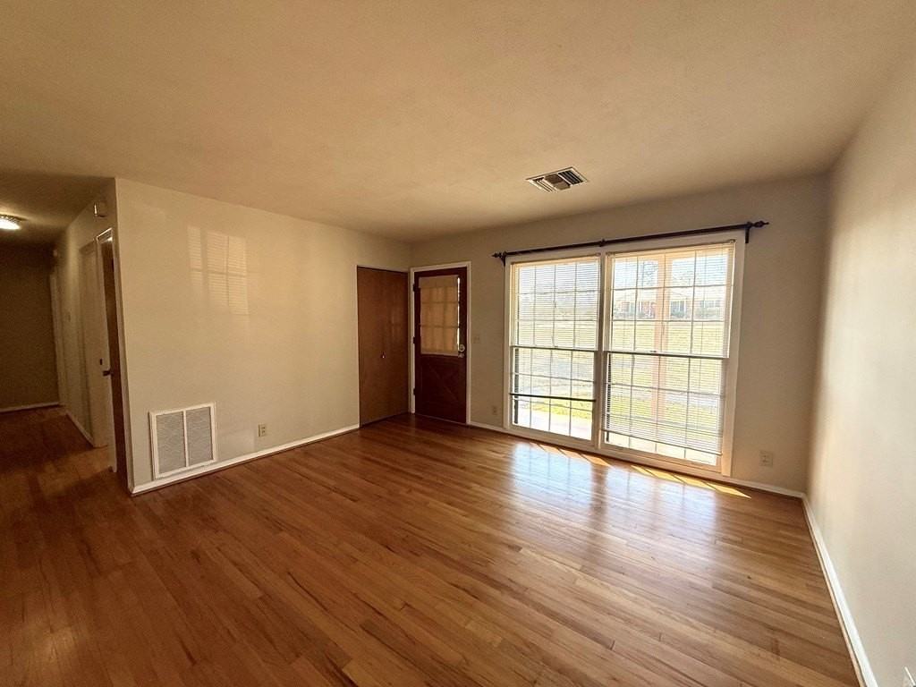 107 Hilltop Dr - Photo 2 of 12