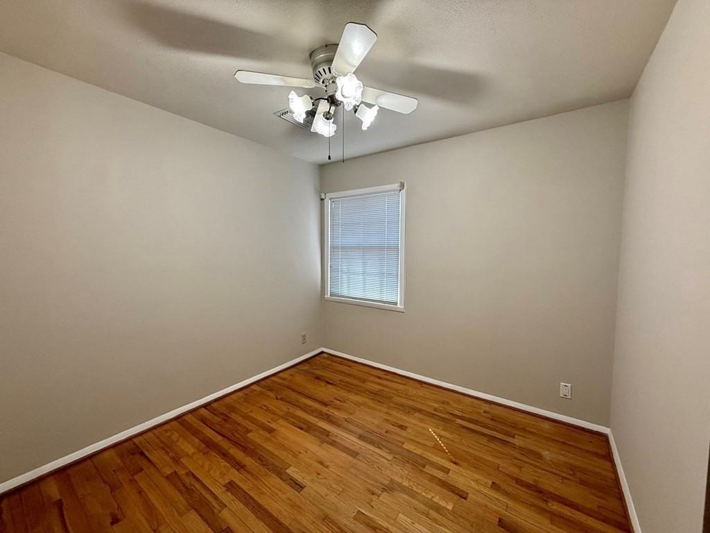 107 Hilltop Dr - Photo 6 of 12