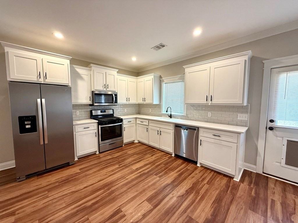 211 Overcup Dr - Photo 4 of 17