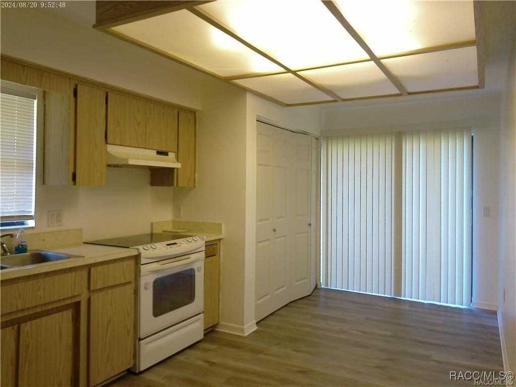 605 Edgewood Ave - Photo 4 of 10