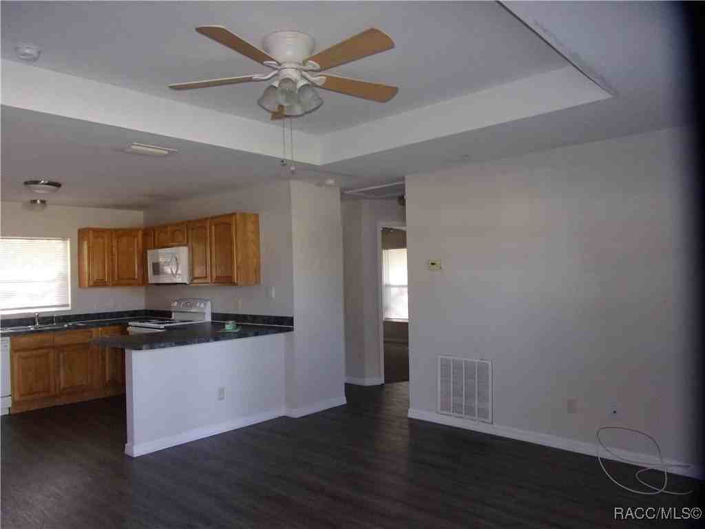 2807 Jefferson St W - Photo 3 of 15