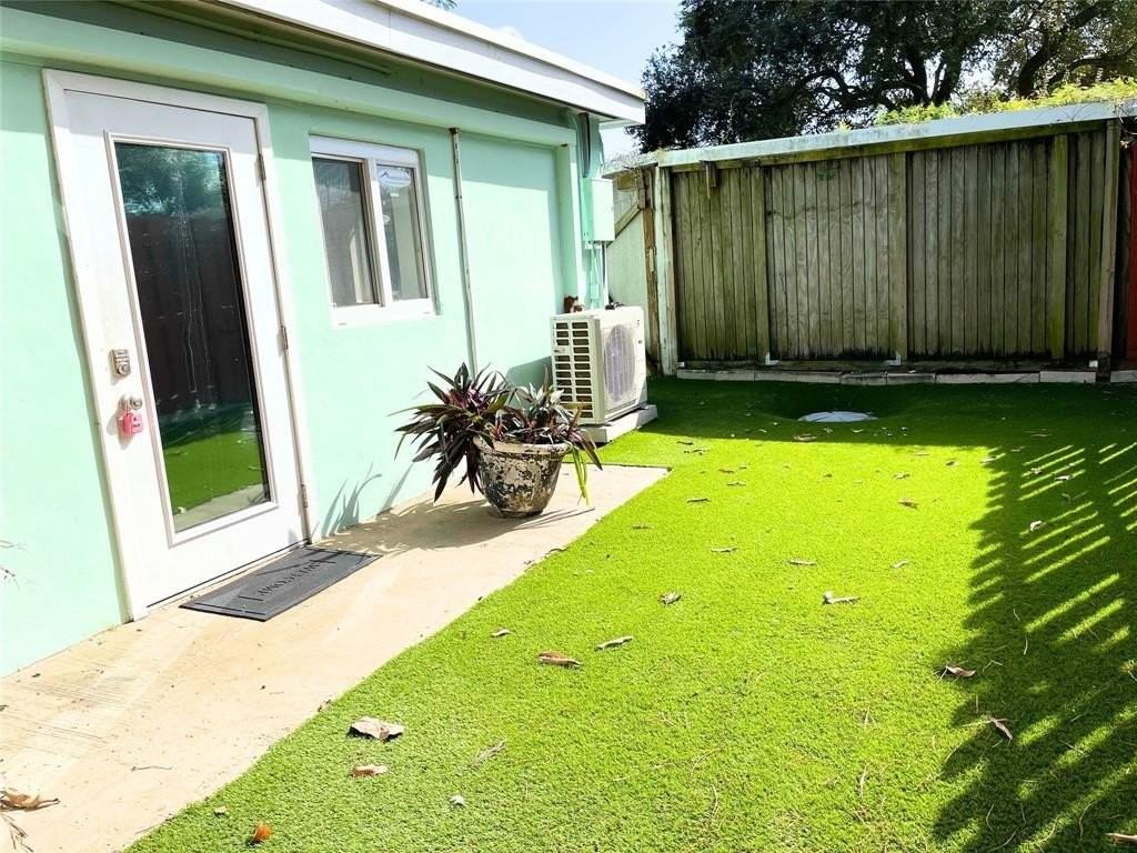 2442 Garfield St #4 - Photo 3 of 28