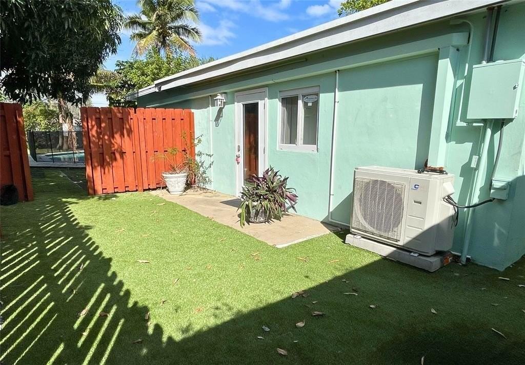 2442 Garfield St #4 - Photo 4 of 28