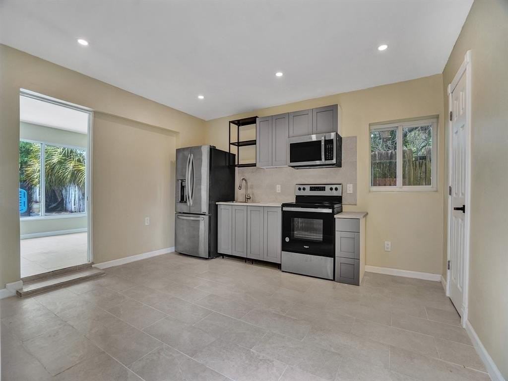 2442 Garfield St #4 - Photo 5 of 28