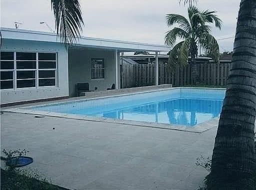 236 E 56th St - Photo 2 of 7