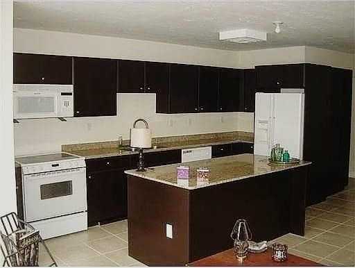 236 E 56th St - Photo 5 of 7