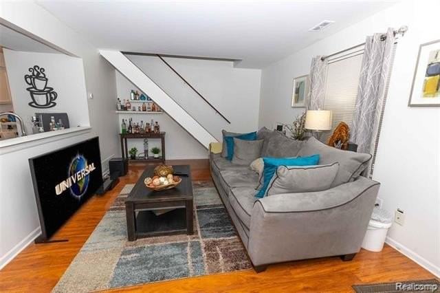 3233 Northfield Ct - Photo 3 of 8