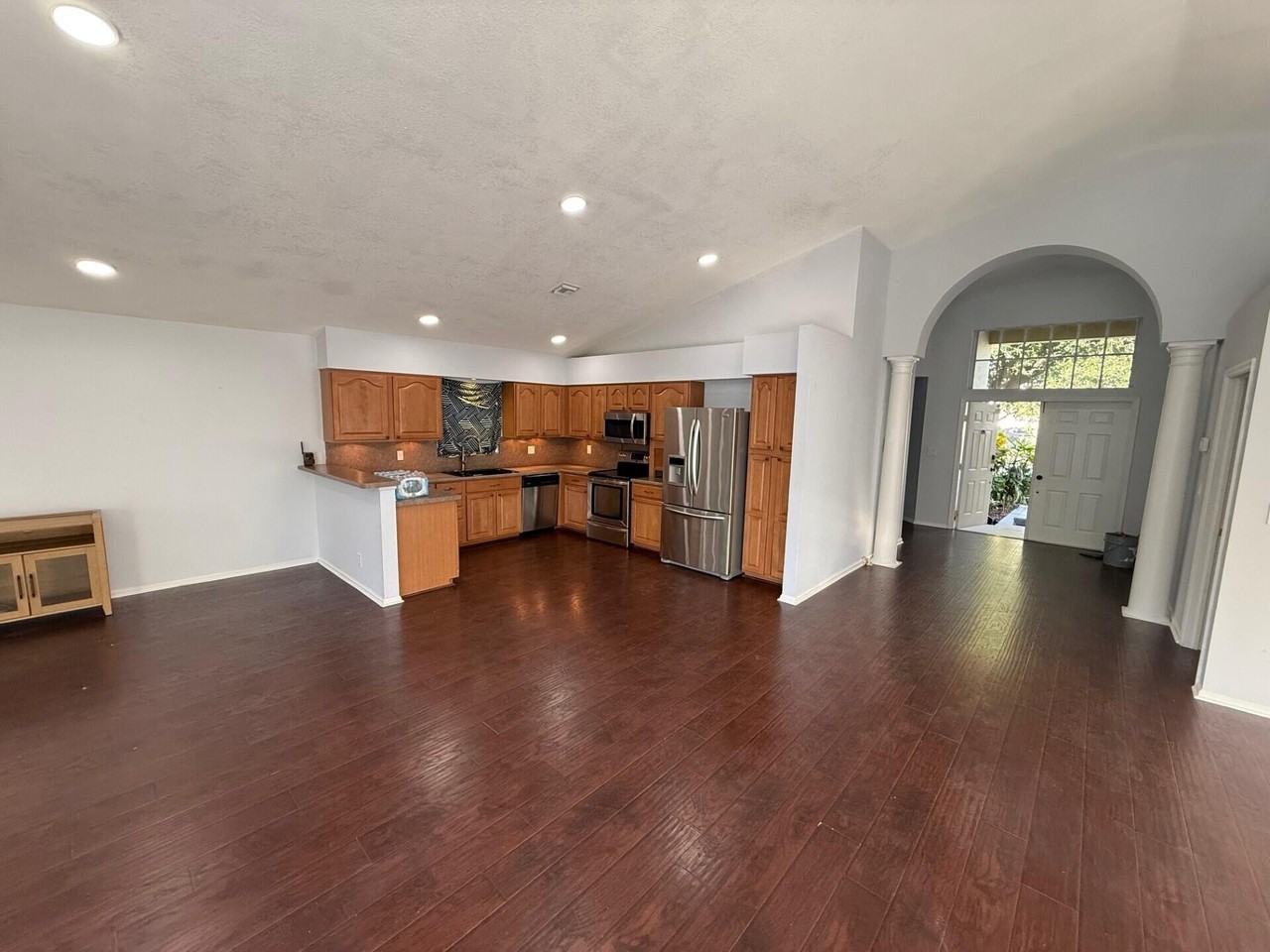 1304 Lake Breeze Dr - Photo 4 of 14