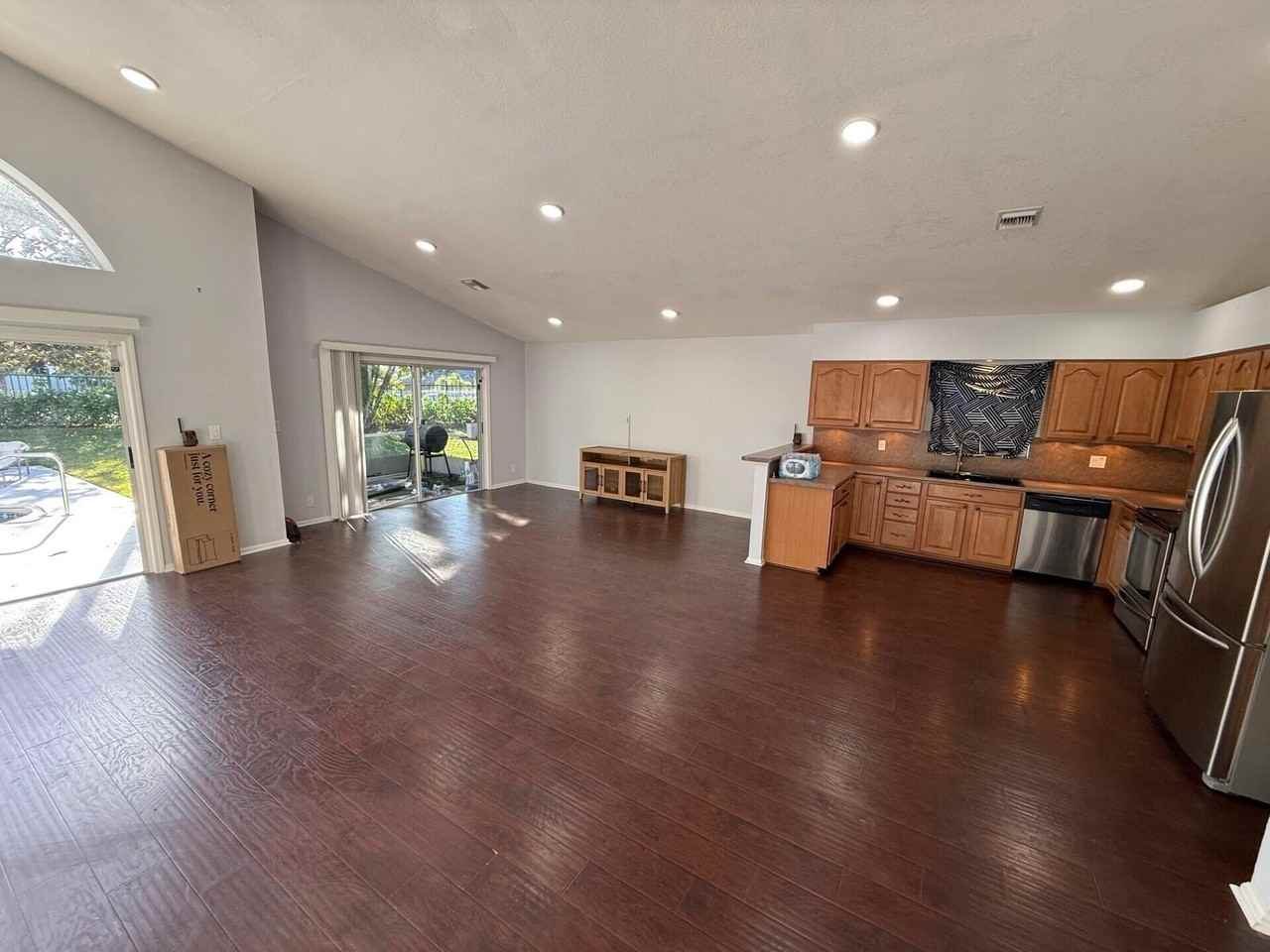 1304 Lake Breeze Dr - Photo 3 of 14