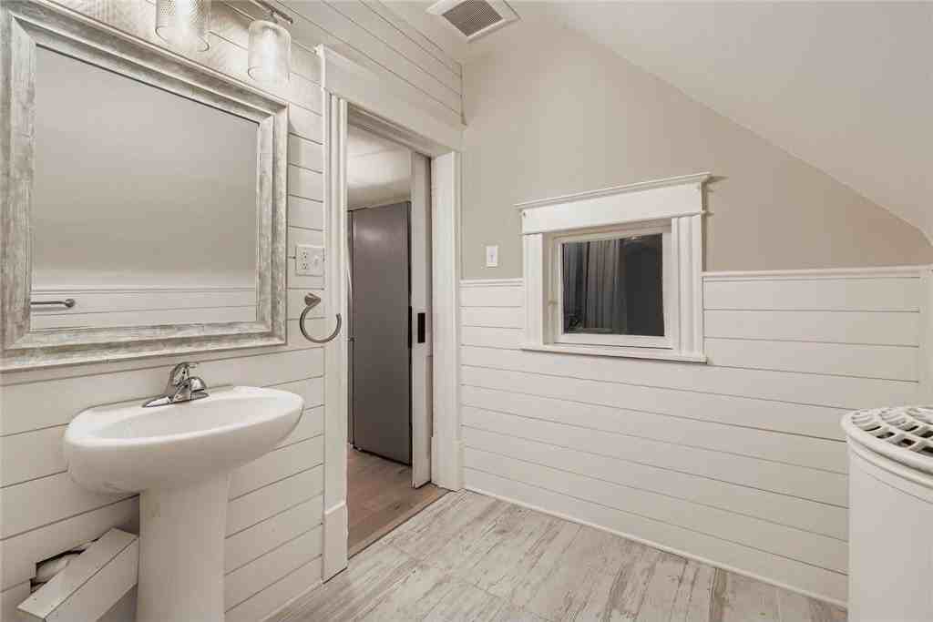 1834 Fillmore St Ne #2 - Photo 7 of 13