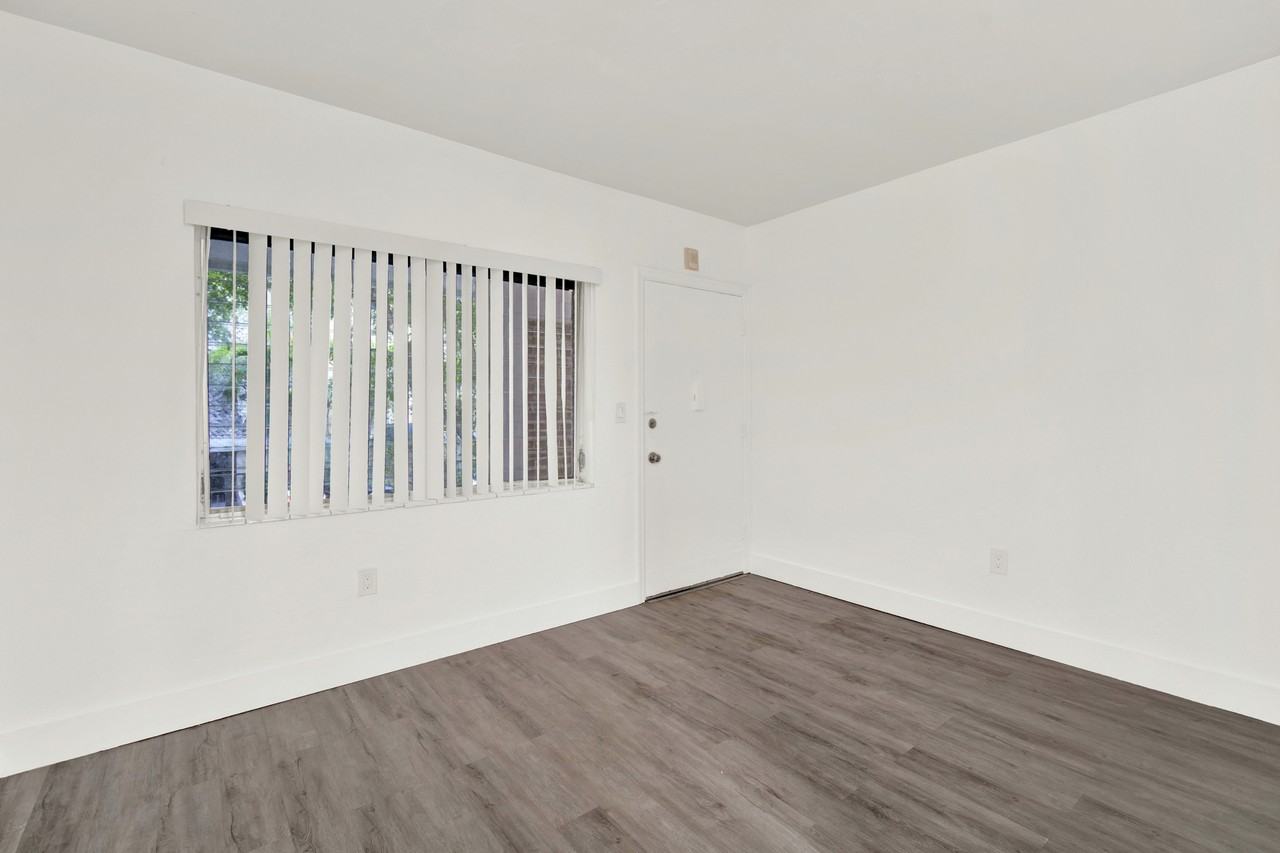 426 Santander Ave #10 - Photo 3 of 13