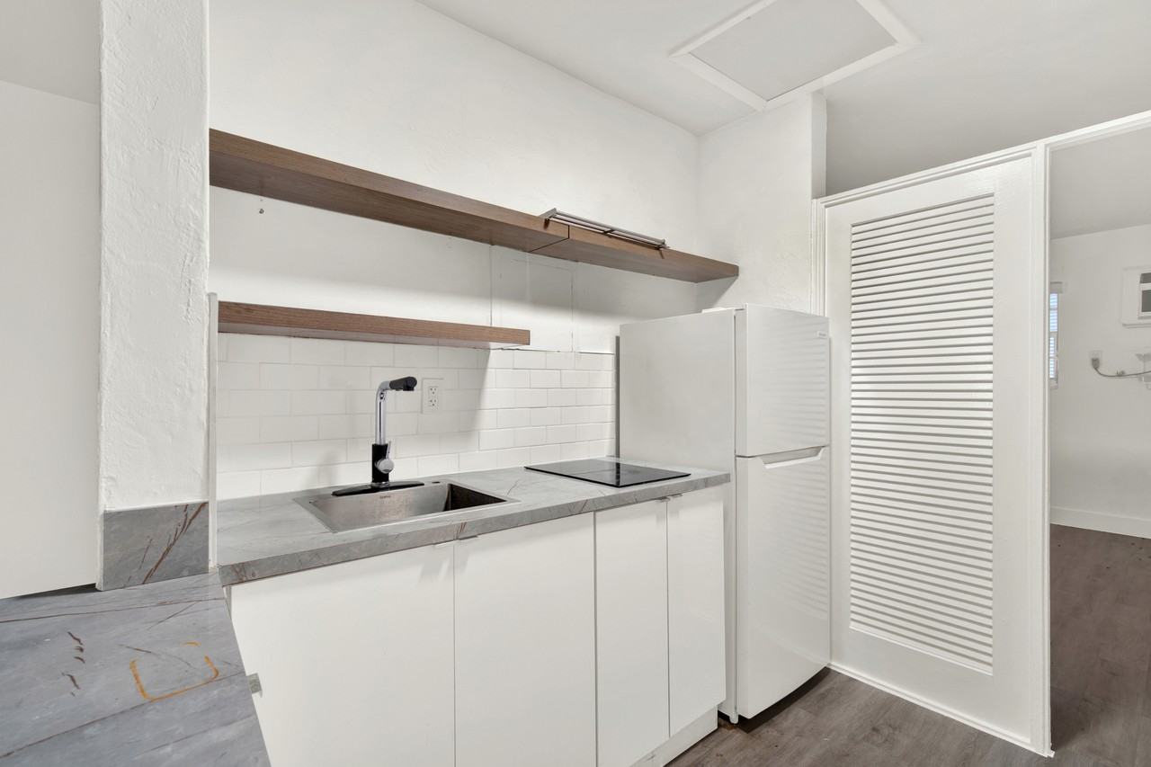 426 Santander Ave #10 - Photo 4 of 13