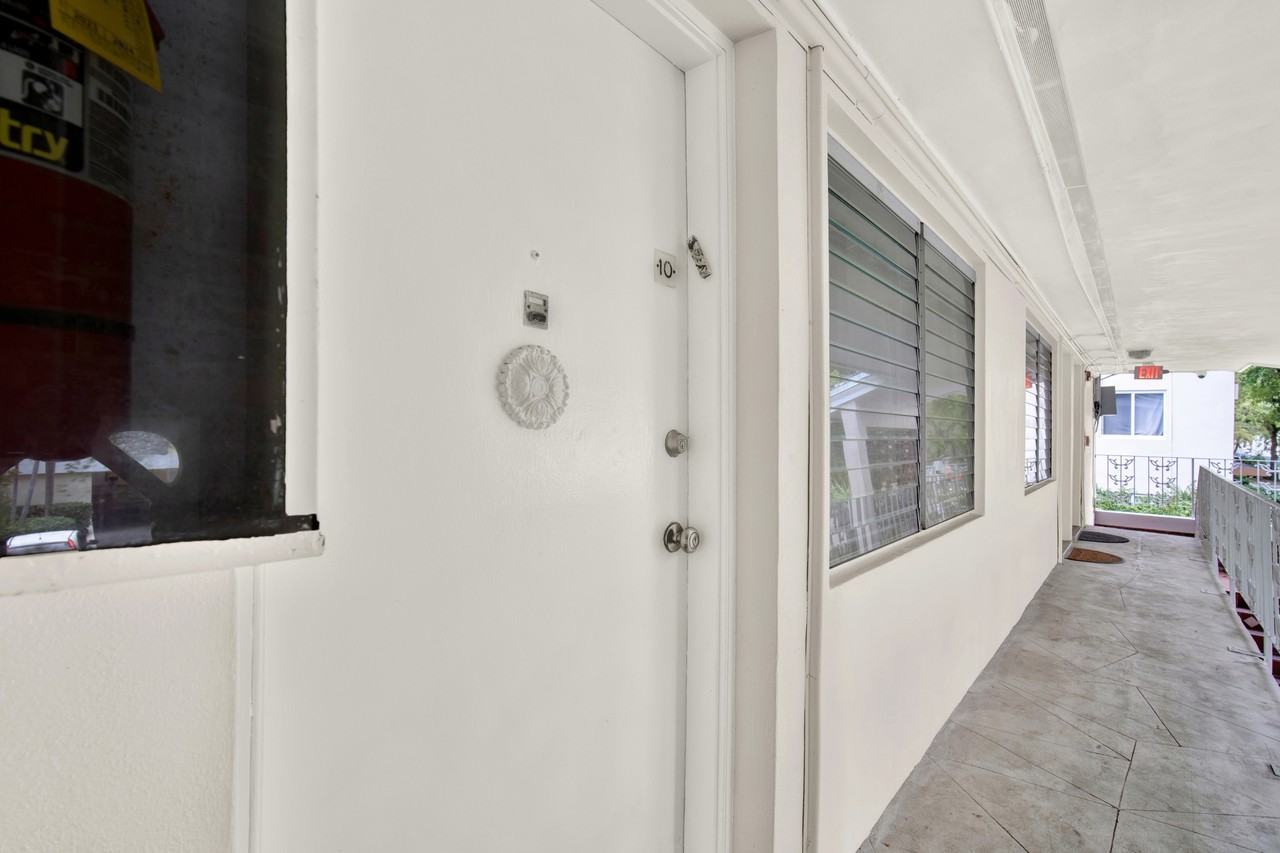 426 Santander Ave #10 - Photo 5 of 13