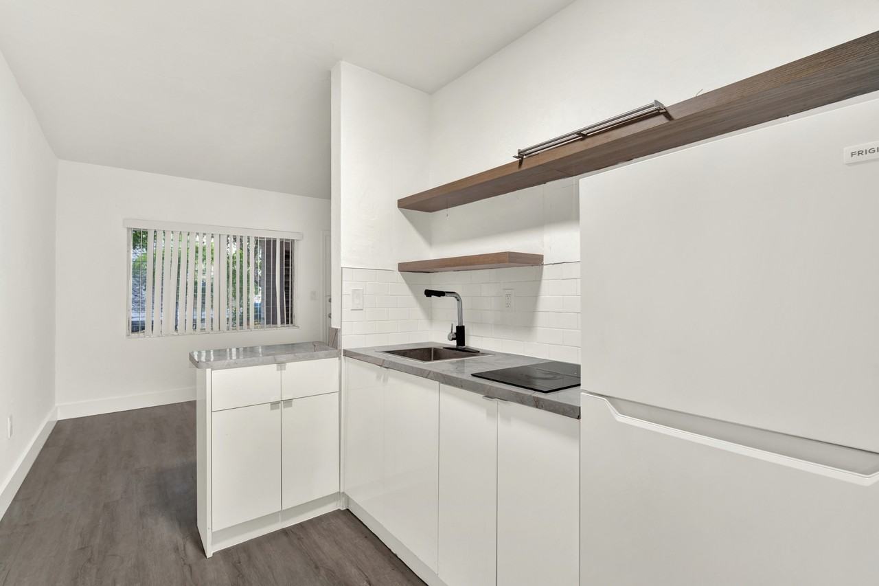 426 Santander Ave #10 - Photo 6 of 13